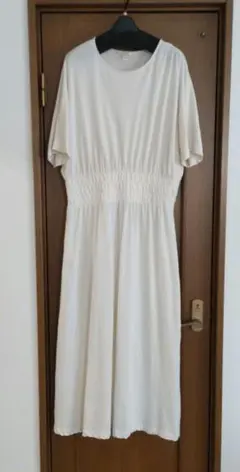 H＆M　ワンピース　アイボリー