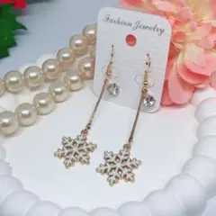 ハンドメイドピアス❤️キラキラストーン×雪の結晶ピアス❤️ピアス揺れるスノゥフレイク