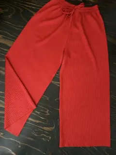 赤 パンツ レディース