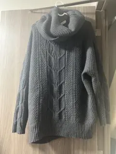 ダークグレー ケーブルニット タートルネック