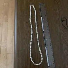 パール調ビーズのロングネックレス