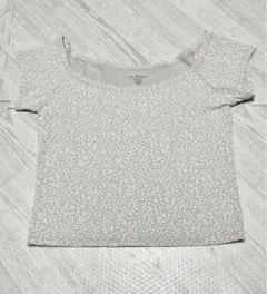 Brandy Melville✨ブランディ メルビル 小花柄 半袖Tシャツのサムネイル