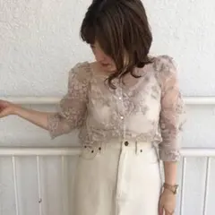 who’s who Chico シアーブラウス 花柄刺繍 長袖のサムネイル
