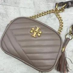美品 トリーバーチ キラ シェブロン キルティング チェーン カメラバッグ ロゴ