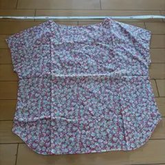 リバティ　ハンドメイド ブラウス 小花柄 半袖のサムネイル