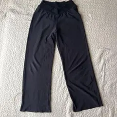 マタニティパンツ　プリーツパンツ　黒
