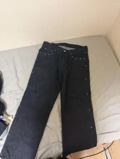 ZARA ダークデニム スタッズ付き パンツ