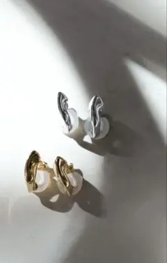 herlipto Lilou Wave Earrings