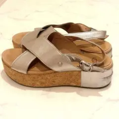 UGG シルバー クロスストラップサンダル　24.5