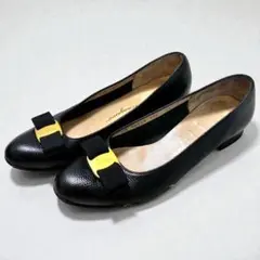 フェラガモ ヴァラ パンプス ラウンドトゥ 型押し ブラック 6.5サイズ