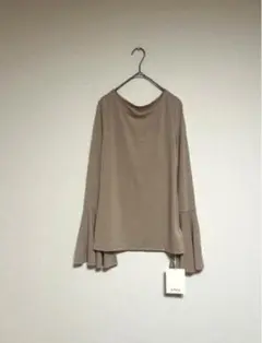 新品タグ付】SeaRoomlynn シアーニット フレア袖 Tシャツ　カットソーのサムネイル