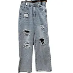 ライトブルーダメージストレートデニム