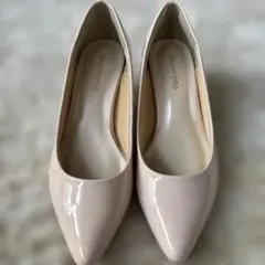 ベージュ エナメル ポインテッドトゥパンプス