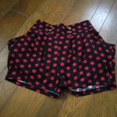 水玉模様キュロット 黒と赤