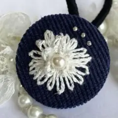 77 刺繍 ヘアゴム くるみボタン ハンドメイド 38mm使用 コーデュロイ