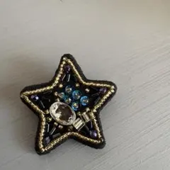 ビーズ刺繍のブローチ　星