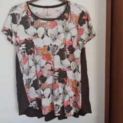 ピノーレ花柄 半袖Tシャツのサムネイル
