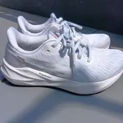 アシックスホワイト メッシュ スニーカー Amplifoam