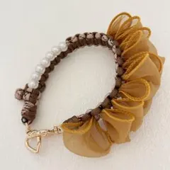 秋冬　パラコード ハンドストラップ 山吹　フリル　パール　上品　バッグチャーム
