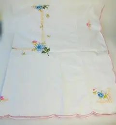 イギリスヴィンテージ バラの刺繍コットンテーブルクロス 135x115cm