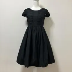 トゥービーシック　ブラック　ワンピース　上品　大人　素敵　デザイン　清楚のサムネイル