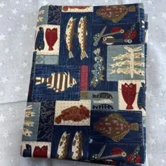 魚柄の綿プリント生地 ネイビー 約110cm×200cm