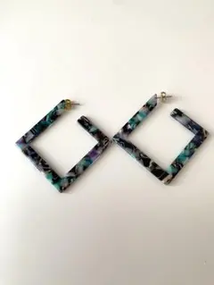 マーブル　ピアス　グリーン　ブラック