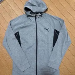PUMA グレー フード付きパーカー Mサイズ