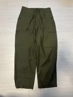 ニコアンド カーゴパンツ オリーブ色 サイドポケット付き