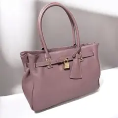 【美品】padoma 本革レザーハンドバッグ 南京錠チャーム付 上品ピンク 春