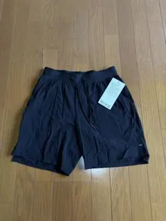 lululemon 未使用 ブラック ショートパンツのサムネイル