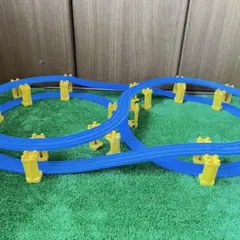 プラレール　8の字型立体交差ループ　レイアウト　2階建て　線路