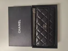 ブラック キルティングレザー 長財布 ゴールド金具 フラップ式