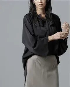 未使用 タグ付き フリル長袖ブラウス 黒