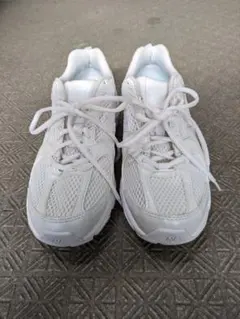 New Balance ホワイト ランニングシューズ