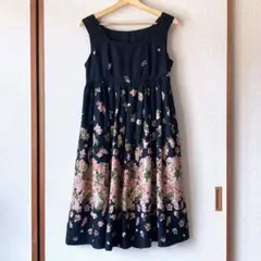 美品 マドモアゼルノンノン 花柄リネンワンピースのサムネイル