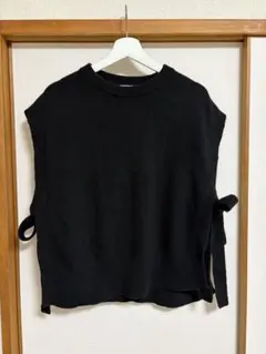 ブラック　ニットベスト サイドリボン　ローリーズファーム　lowrysfarm