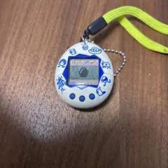 【動作品】初代 新種発見!! たまごっち 白×青柄 BANDAI そのバン