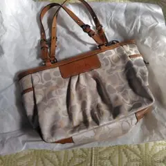 コーチ（COACH）のシグネチャー柄トートバッグ