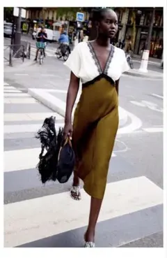 ZARA コントラストレース付きサテンミディワンピース　XS 新品未使用
