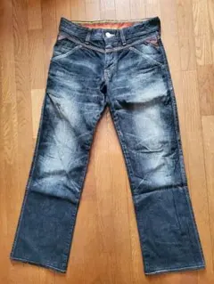 Levi's ダークブルー ストレートデニム