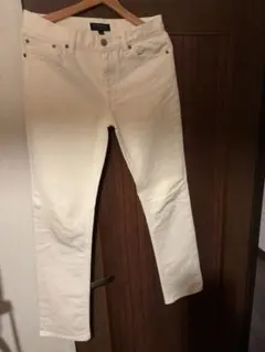 ホワイト スリムフィット デニムパンツのサムネイル
