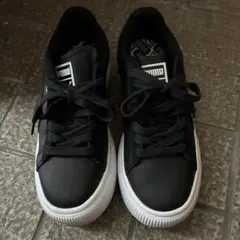PUMA ブラック スニーカー