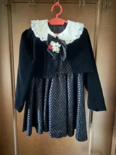 黒いフリル付きドレス 110-56