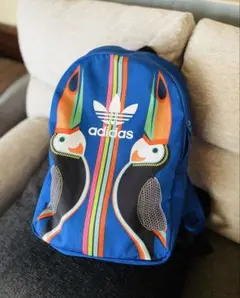 adidas トゥカンプリント リュック