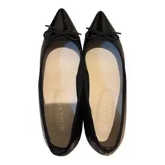 エナメル　黒　ポインテッドトゥ　パンプス　M
