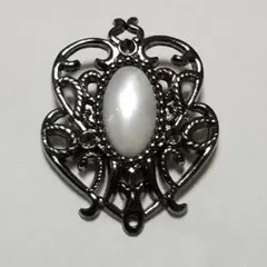 未使用 メタル ブローチ パール風石 透かし模様