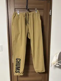 完売品 CHUMS ベージュパンツ ロゴ入り チャムス