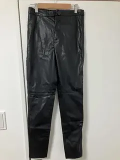 ZARA ボトムス　レザー　パンツ