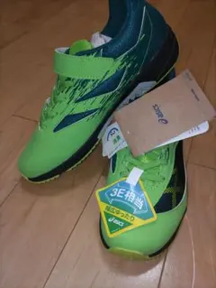 未使用　ASICS 23.5cm LAZERBEAM　SI-MG 幅広 3E相当